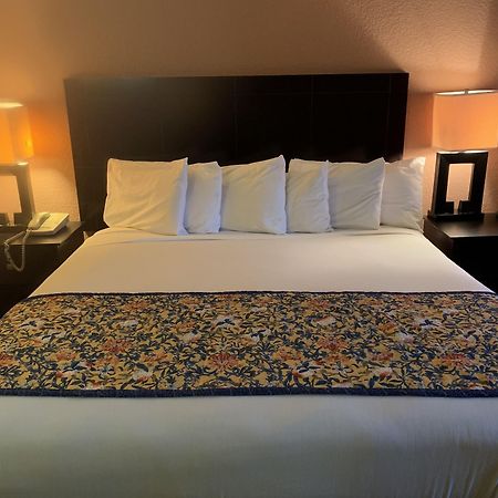 Lincoln Inn Express Hotel And Suites Oklahoma City Exterior foto