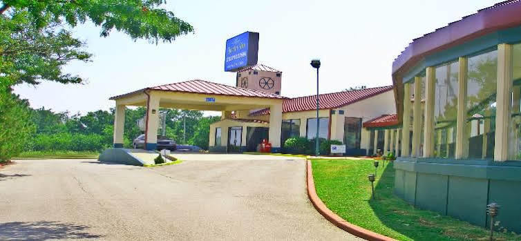 Lincoln Inn Express Hotel And Suites Oklahoma City Exterior foto